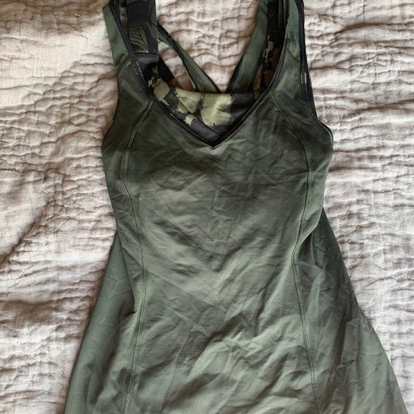 Lulu Lemon Built in Bra top - Picture 1 of 4
